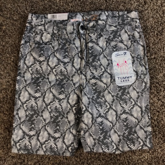 Seven7 - Picture 8 of 14